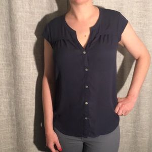 Daniel rainn short sleeve button up blouse. (M)